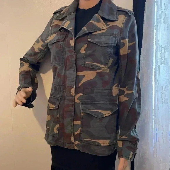 Madewell camouflage utility shirt jacket for women - Picture 2 of 13